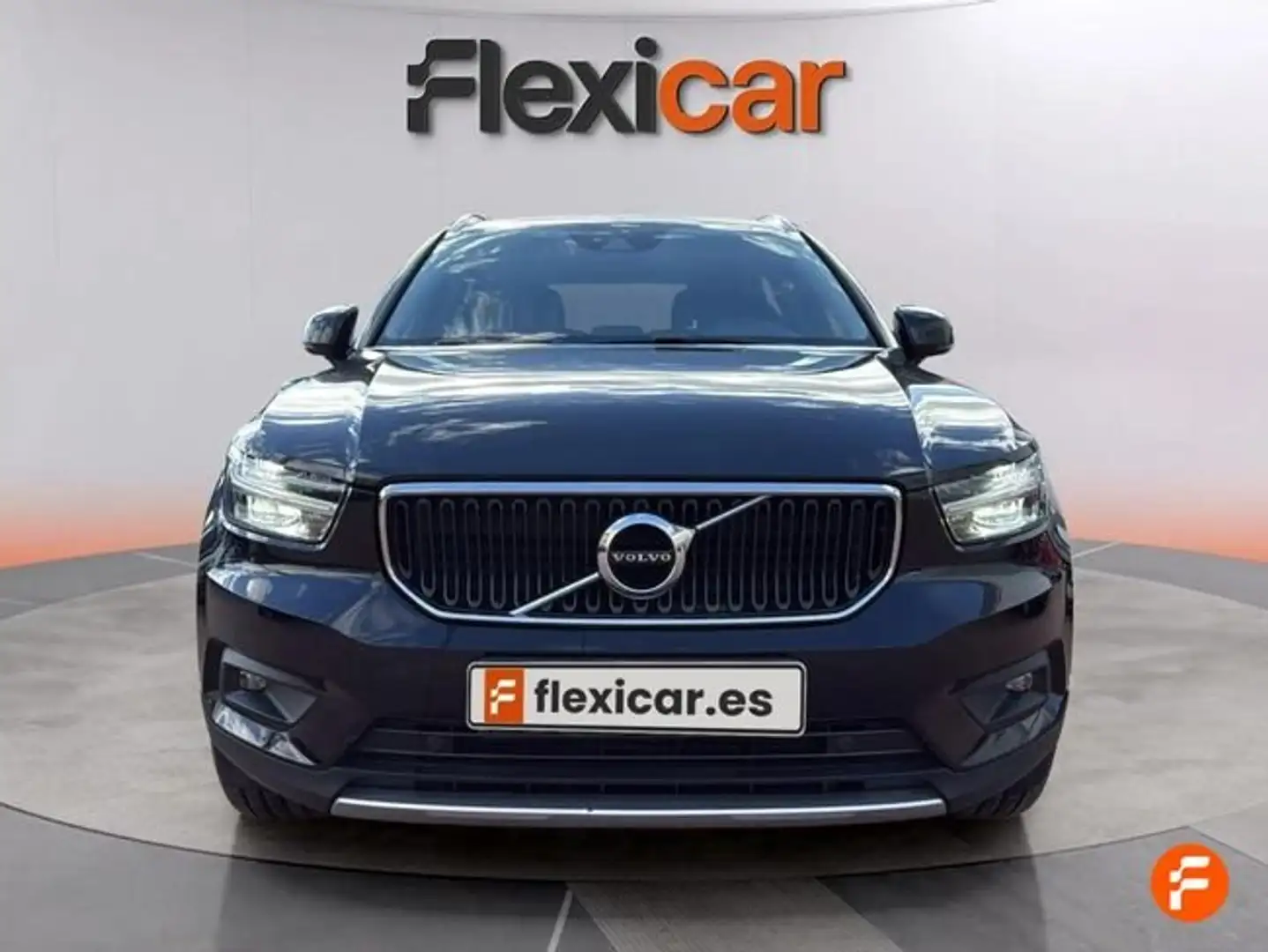 Volvo XC40 2.0 B4 G Momentum Pro Auto Negro - 2
