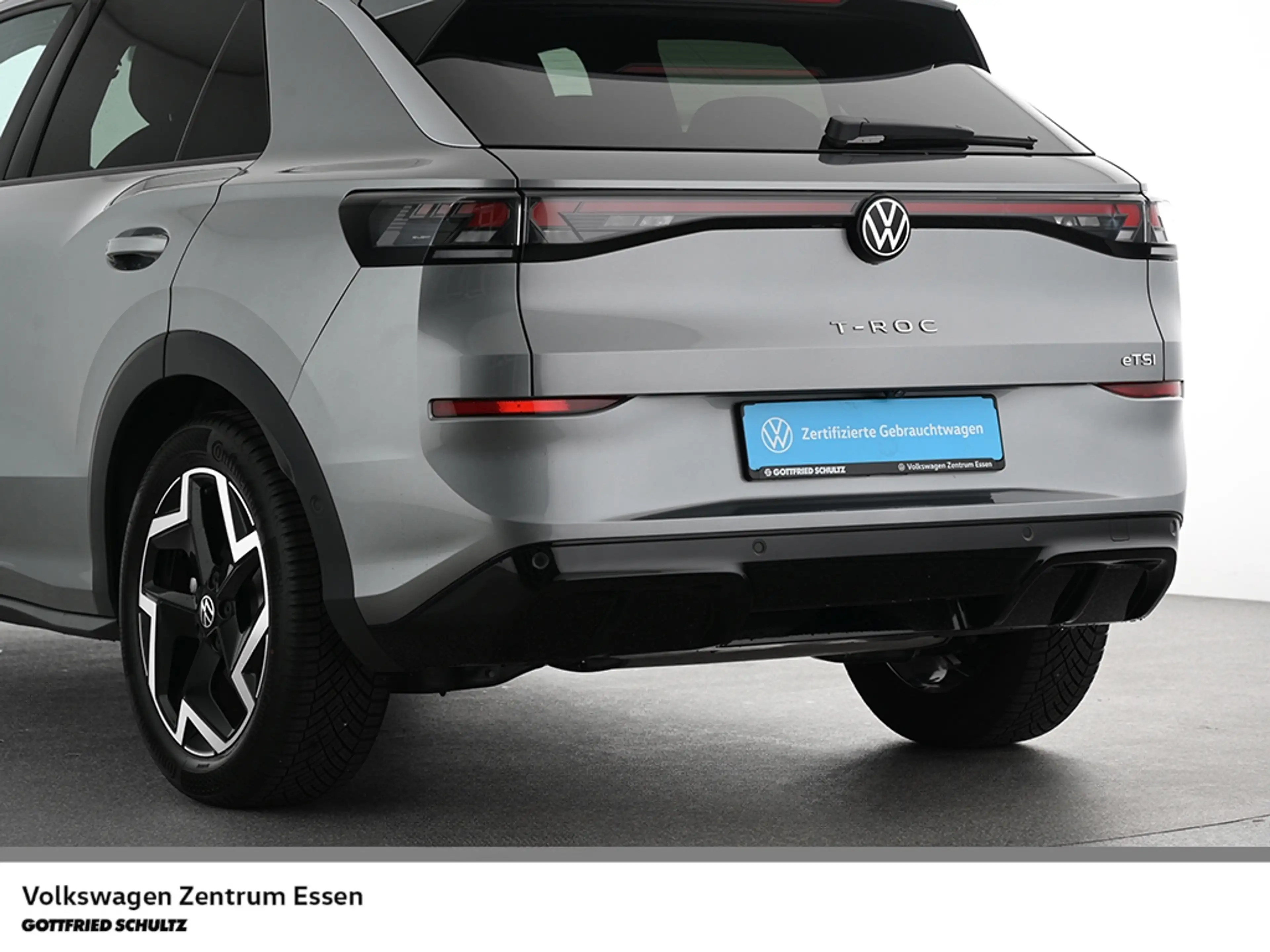 Volkswagen T-Roc R-Line 1.5 l eTSI DSG AHK LED Rückfahrkamera SHZ — photo 6