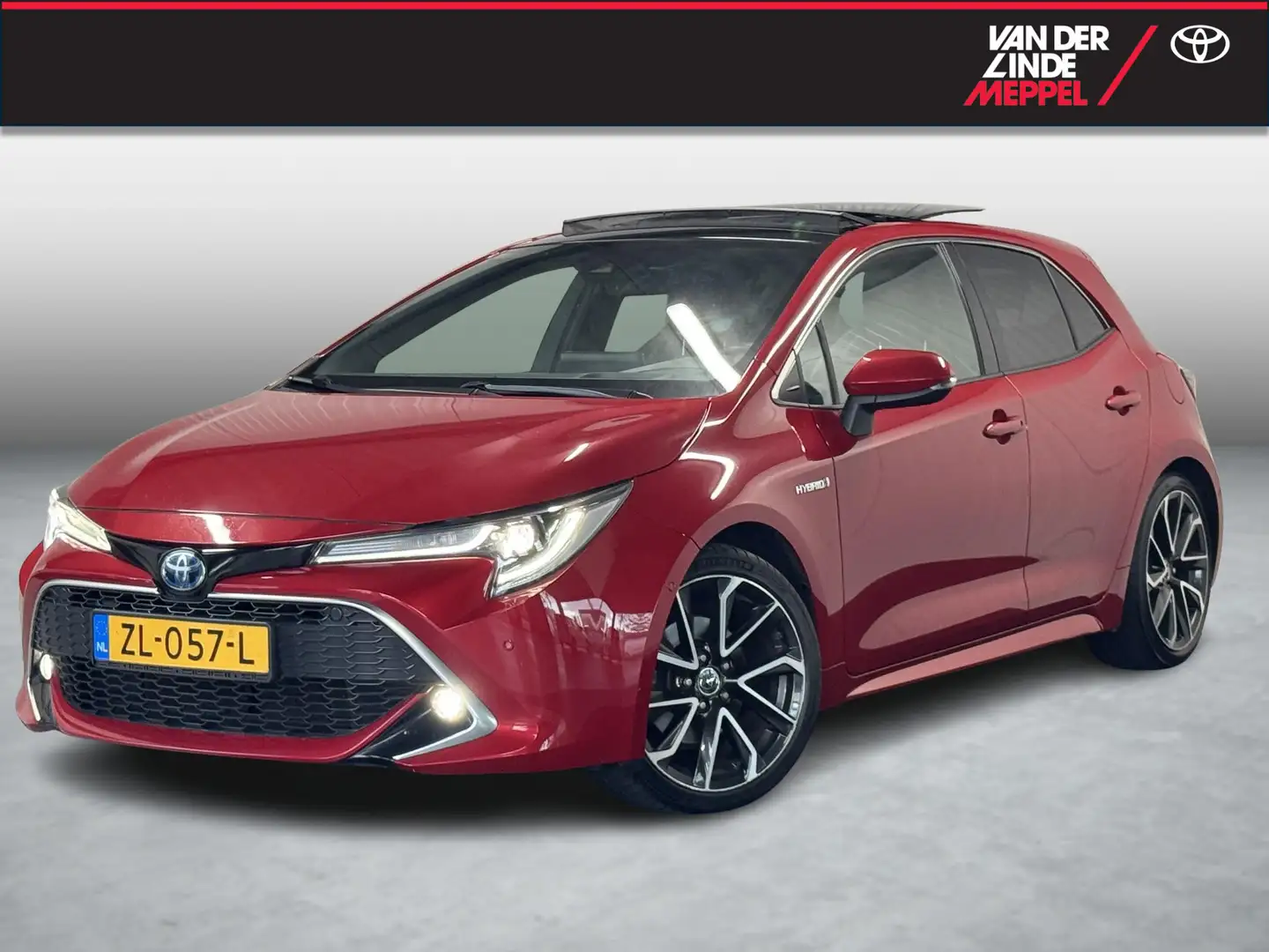Toyota Corolla 2.0 Hybrid Executive Panorama dak Navigatie Rood - 1
