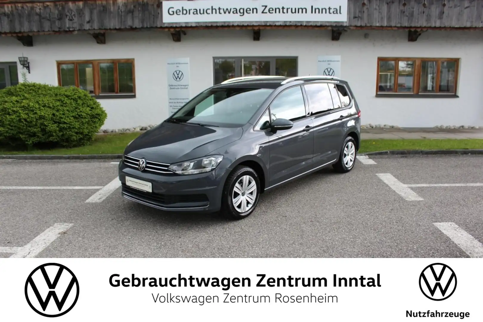 Volkswagen Touran 7-Sitzer 1,5 TSI DSG Active (AHK,Navi) Klima Navi Grijs - 1