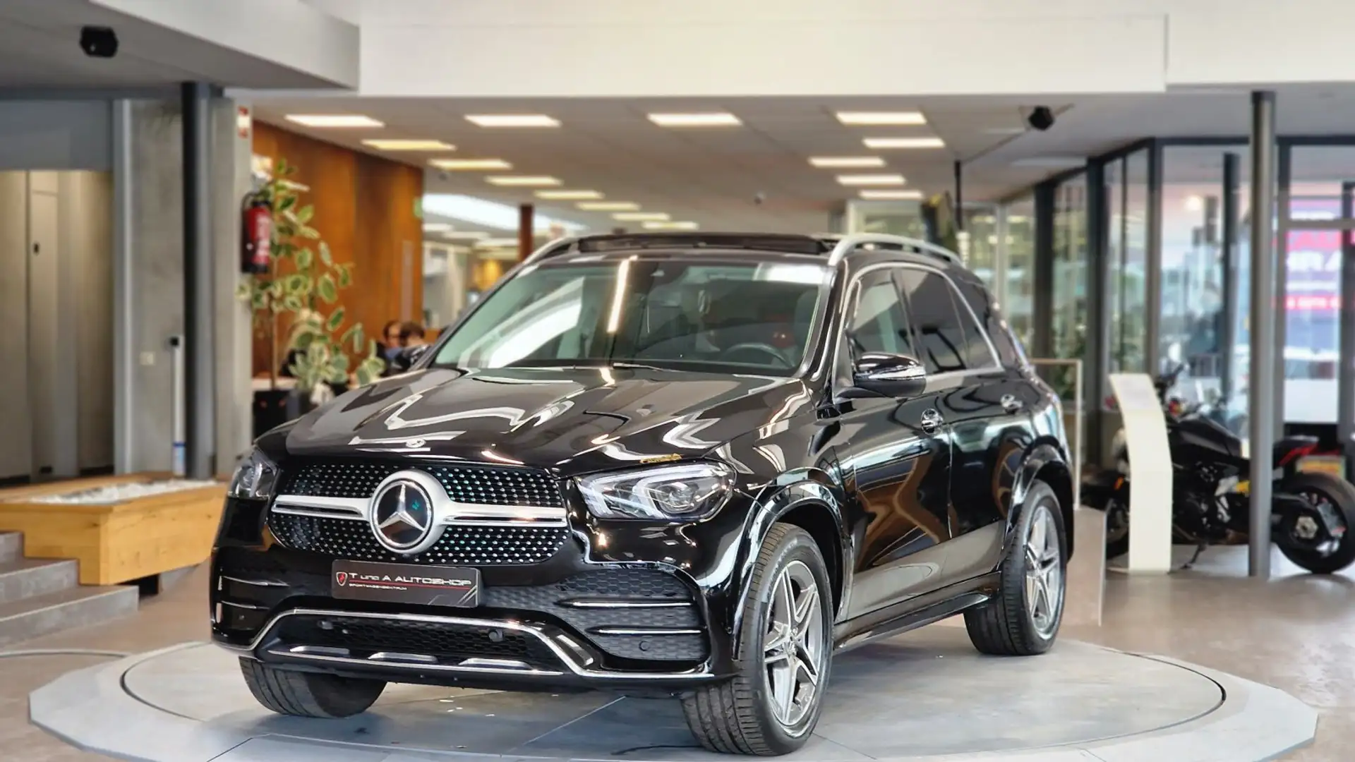 Mercedes-Benz GLE 300 GLE 300d 4Matic 1-Hand AMG-Paket Aut. *Pano*Kamera Schwarz - 1