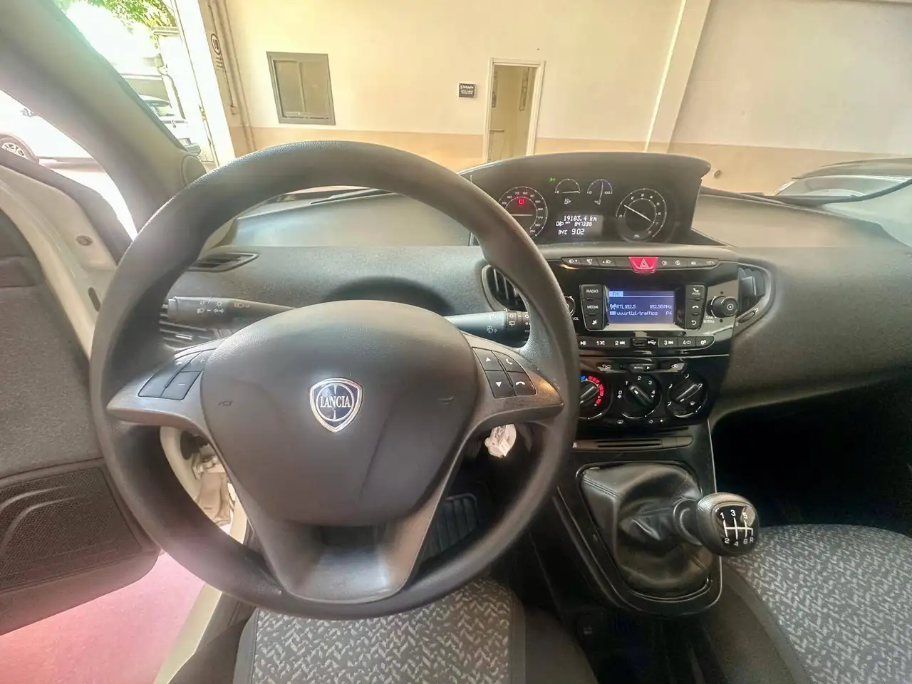 Lancia Ypsilon 2023 — фото 9