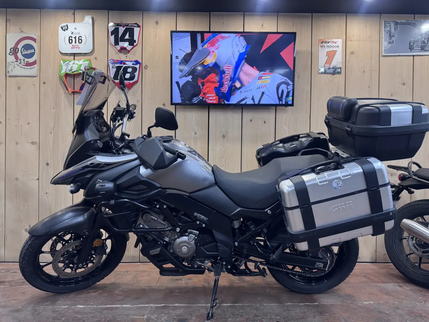 Suzuki V-Strom 650 Gri - 2