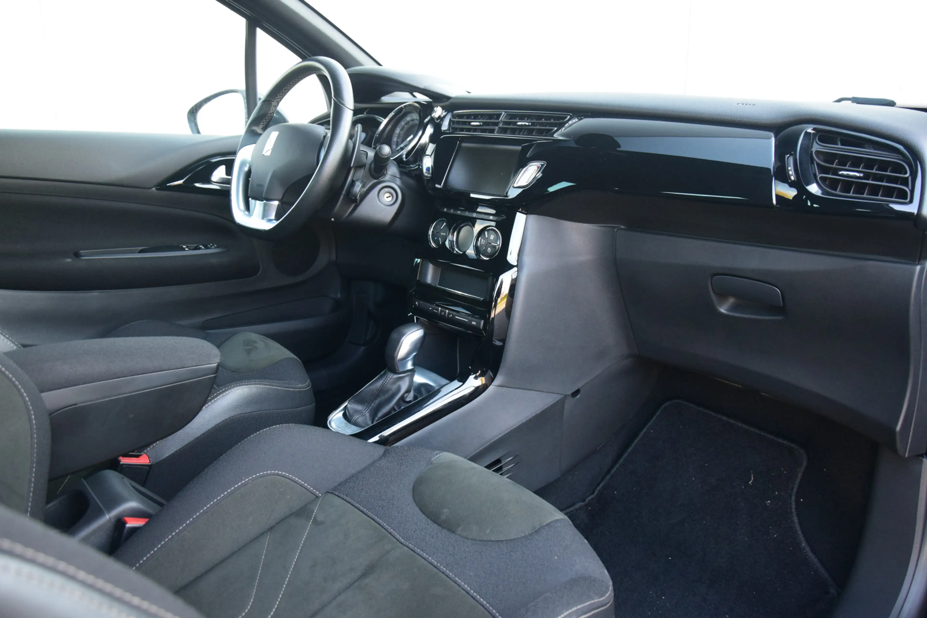 DS Automobiles DS 3 1.2 PureTech Automaat Connected Chic Camera Ecc Cr — photo 3