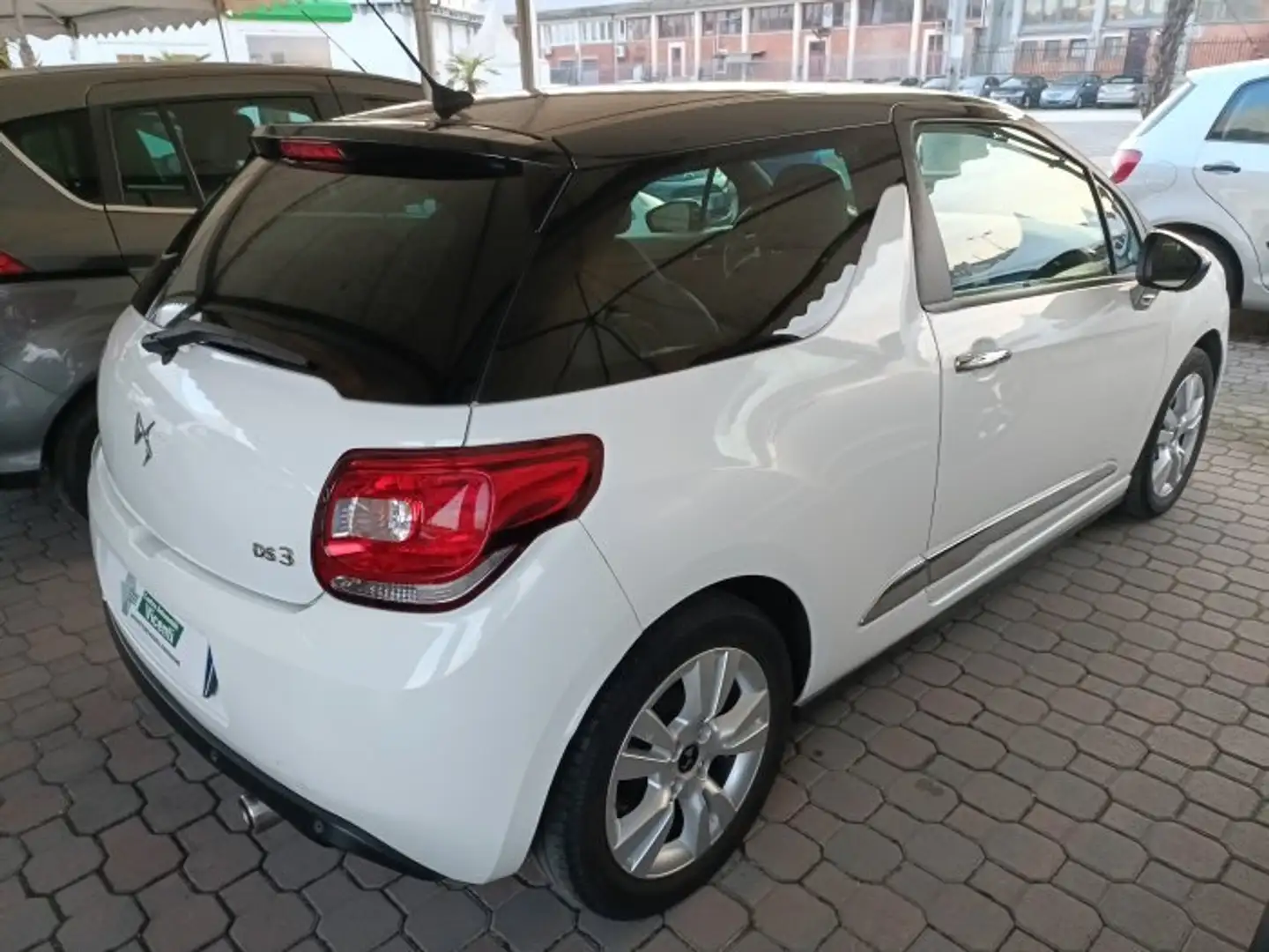 DS Automobiles DS 3 1.2 Puretech So Chic 82cv Blanc - 2