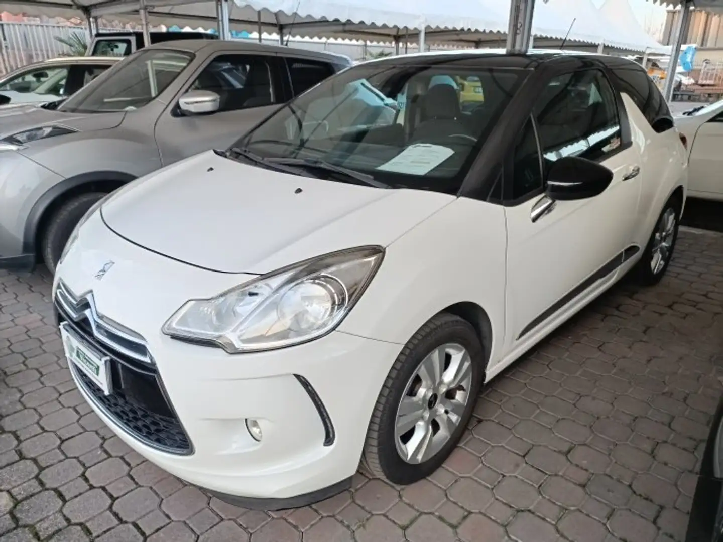 DS Automobiles DS 3 1.2 Puretech So Chic 82cv Blanc - 1
