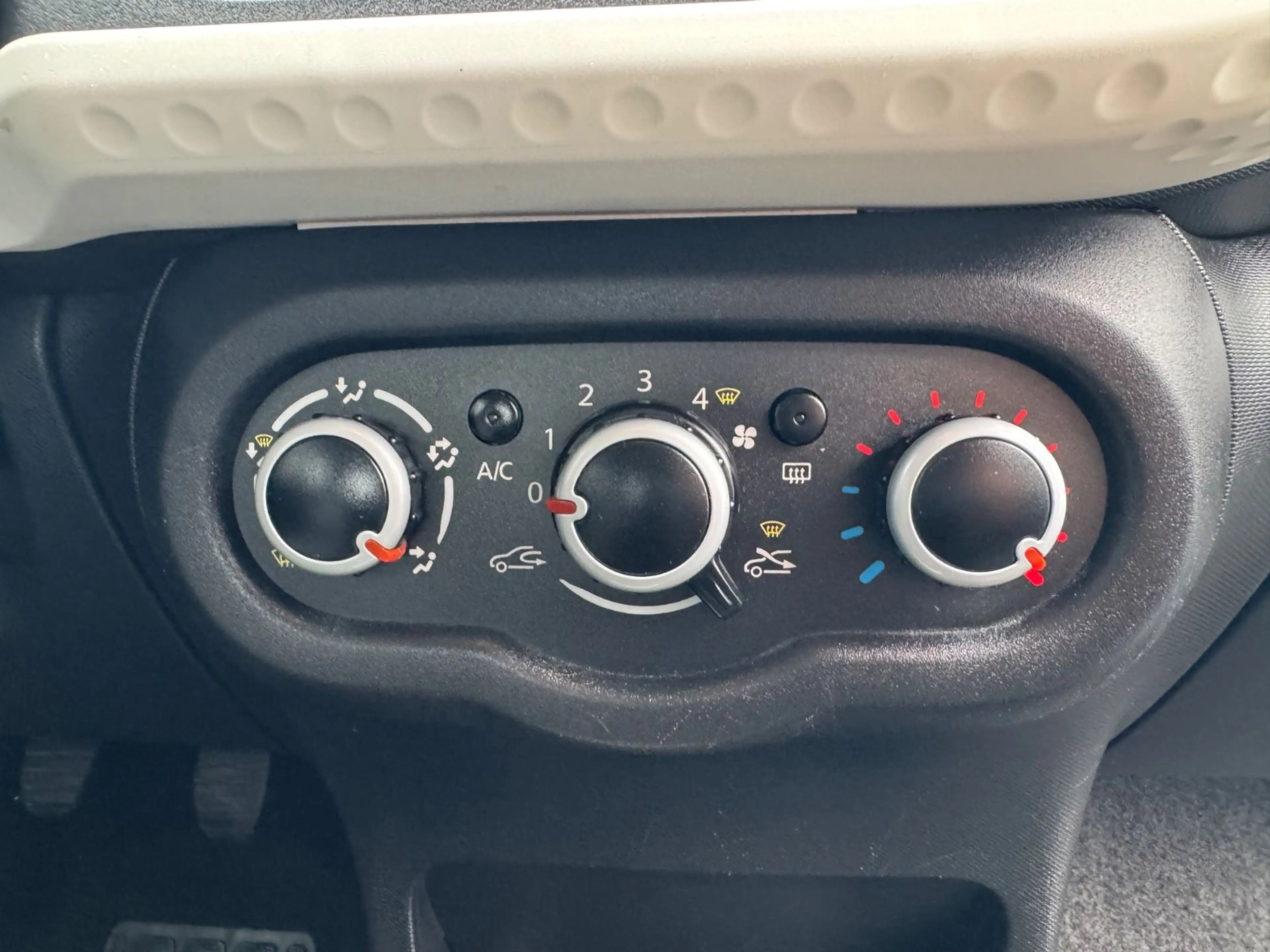 Renault Twingo Life*TÜV NEU*KLIMA* — photo 14