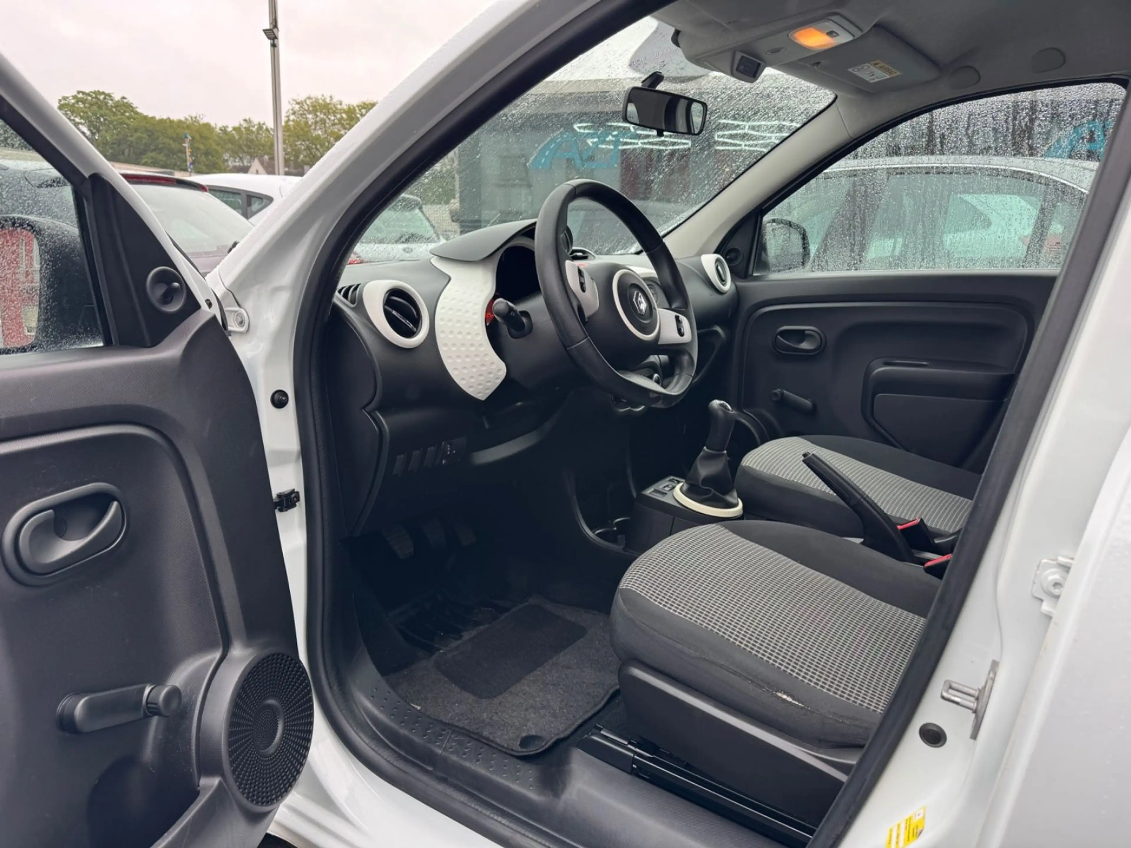 Renault Twingo Life*TÜV NEU*KLIMA* — photo 8