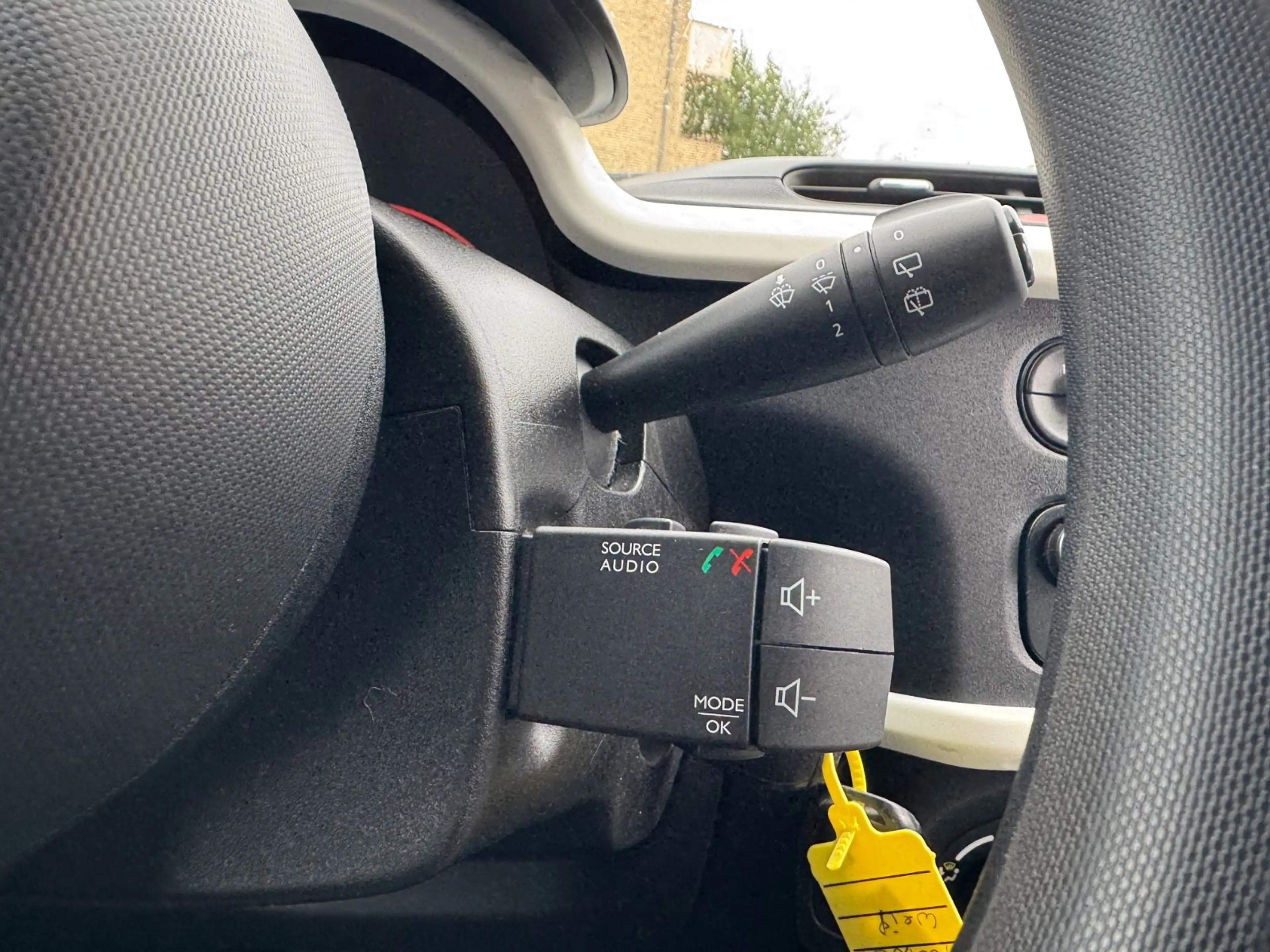 Renault Twingo Life*TÜV NEU*KLIMA* — photo 16