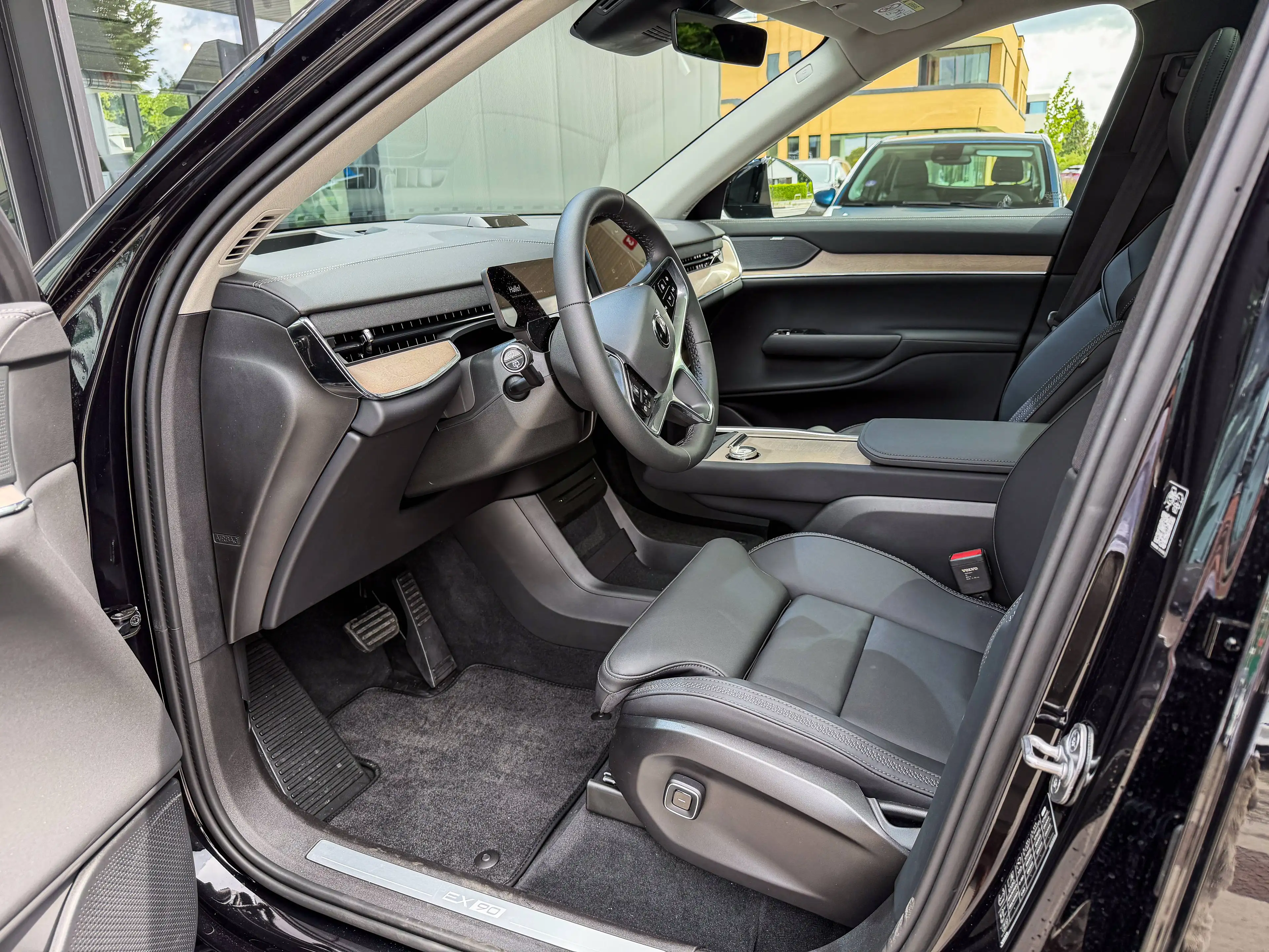 Volvo EX90 Single Motor PLUS - BOSE | ACC | 360* — photo 9
