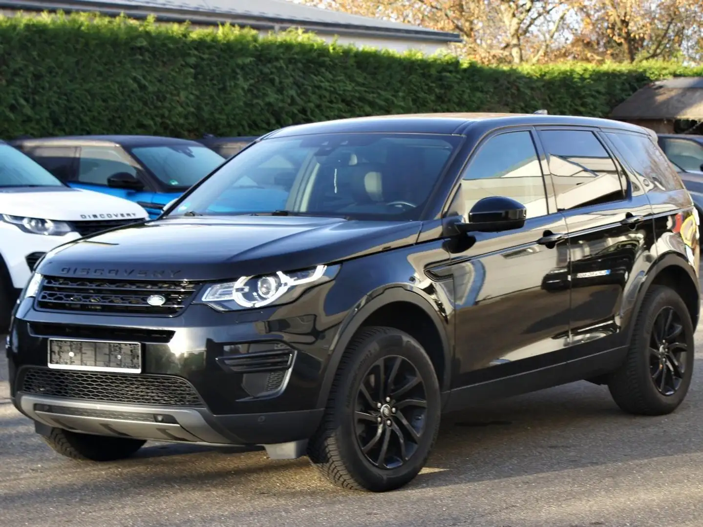 Land Rover Discovery Sport SE AWD LEDER/NAVI/AUTOMAT/PANO/AHK/MERIDIAN Schwarz - 2