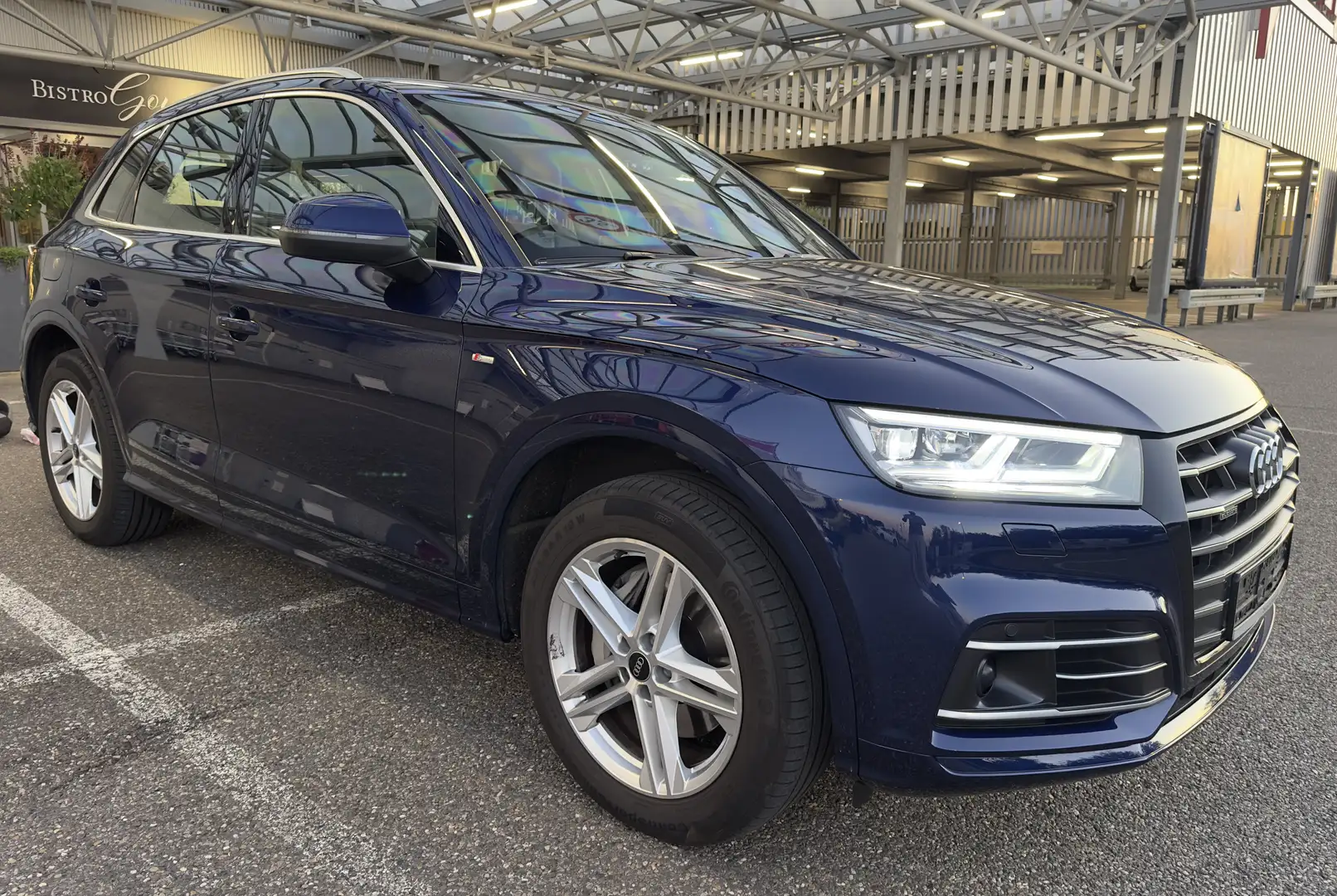 Audi Q5 55 TFSI e quattro sport S Line Blau - 2