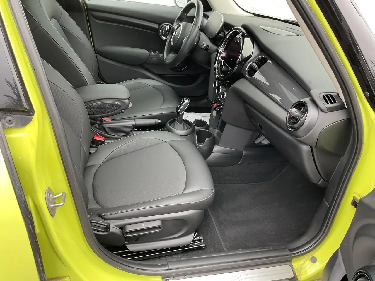 MINI 5 Door снимка MINI 5 Door