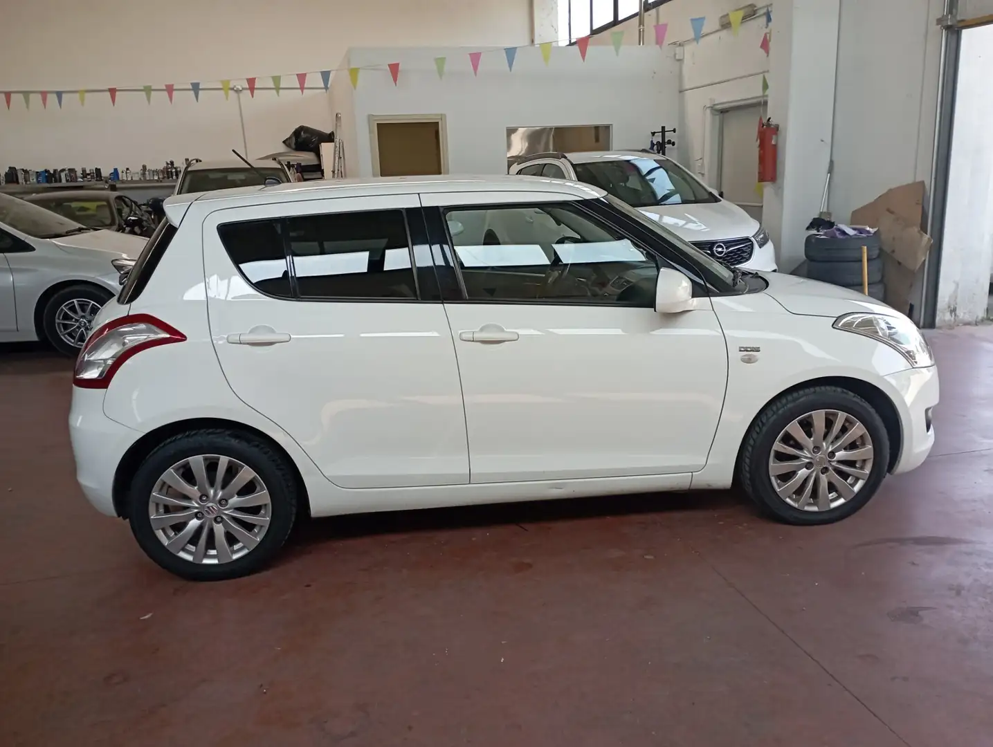 Suzuki Swift 1.3 DDiS 5 porte GL Top NEOPATENTATI OK Blanc - 2