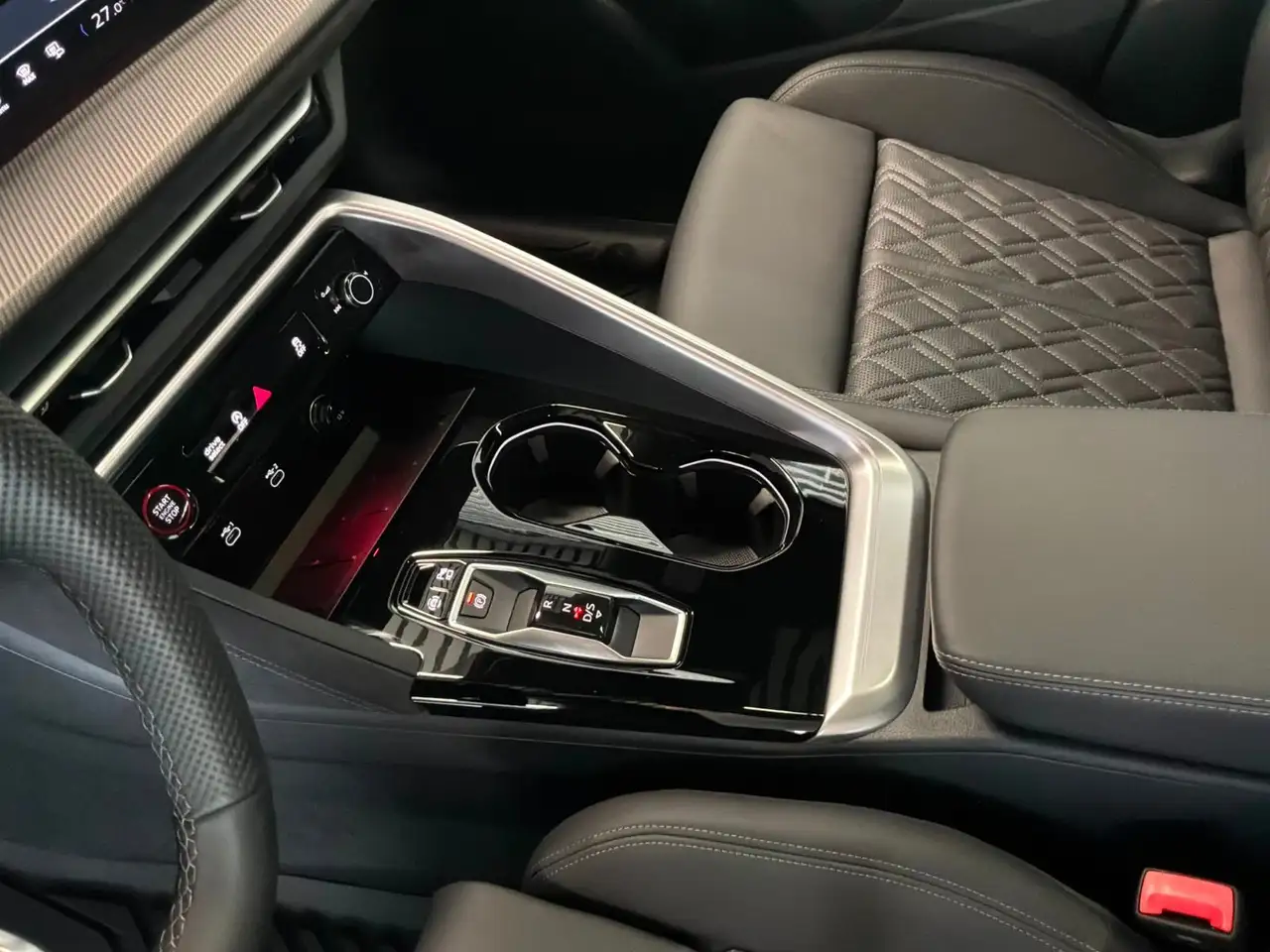 Audi SQ5 снимка Audi SQ5