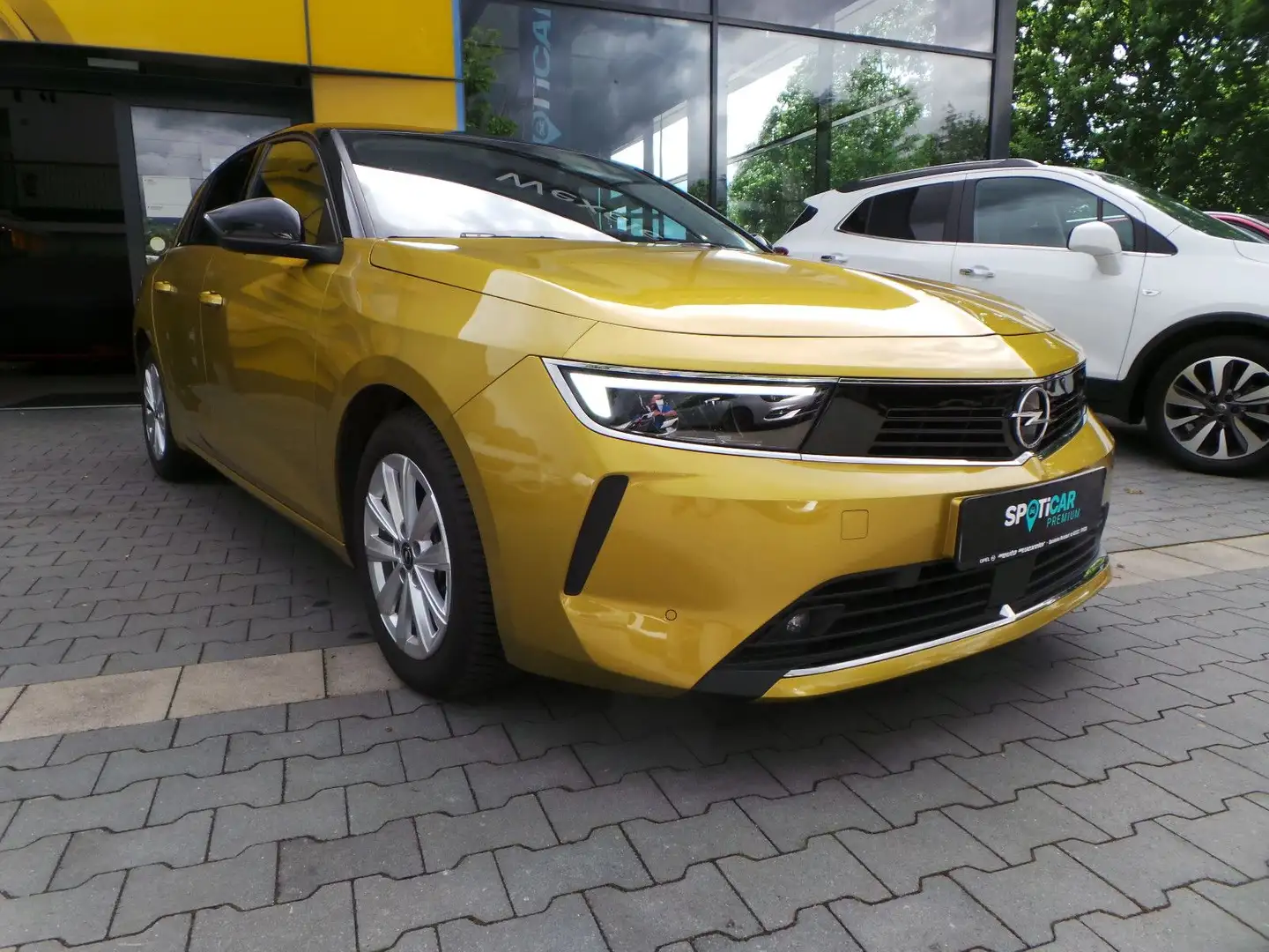 Opel Astra L AT Elegance,Navi,Sitzheiz.,ACC,RFK Gelb - 1