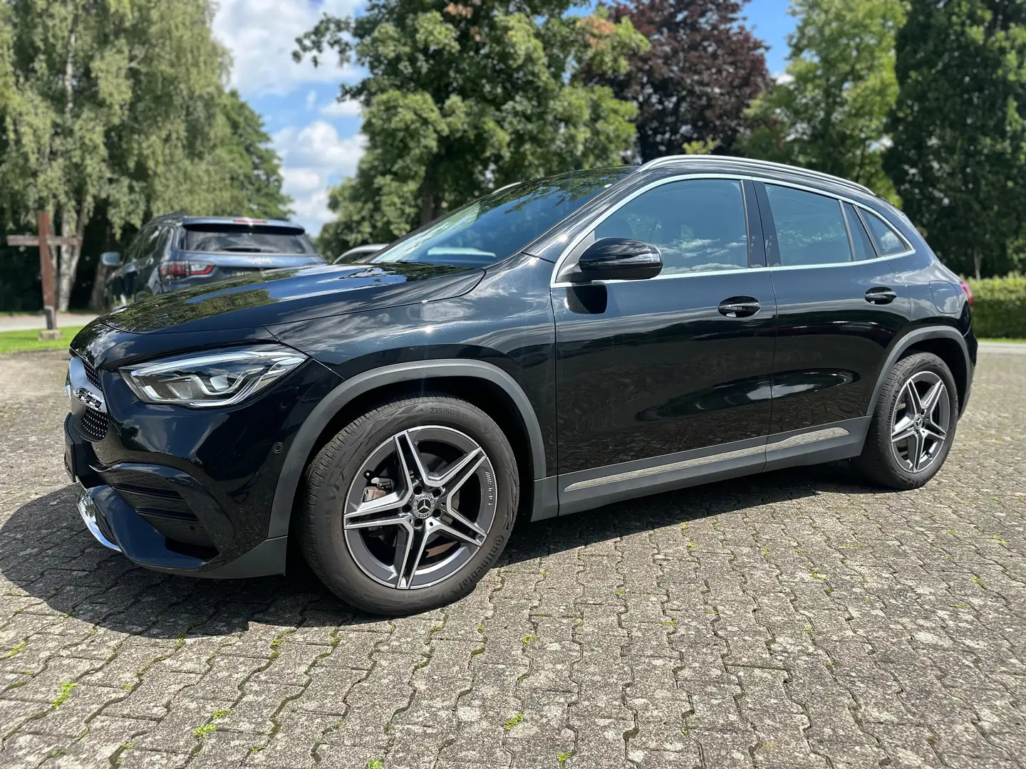 Mercedes-Benz GLA 200 AMG Line Schwarz - 1