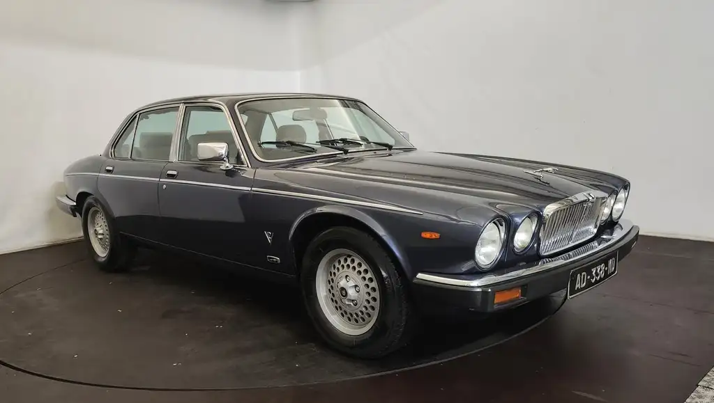 Jaguar XJ12 1988 из Европы — купить под ключ
