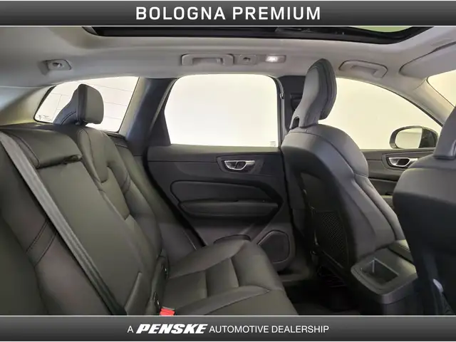 Volvo XC60 view 5