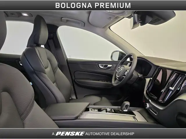 Volvo XC60 view 3
