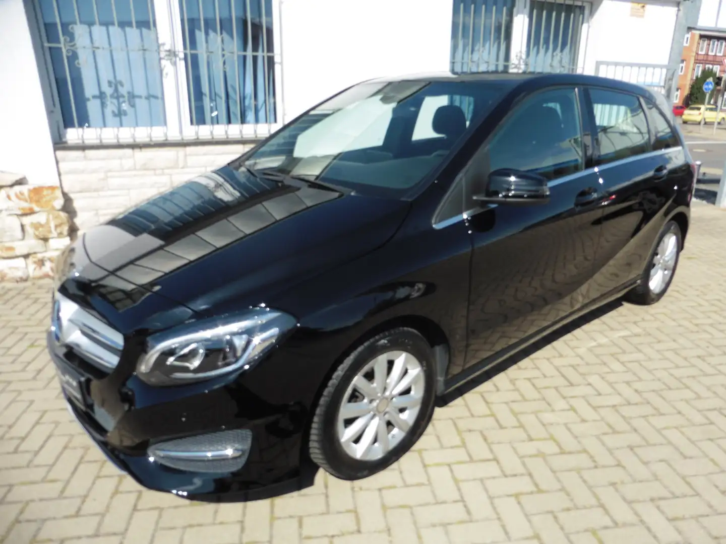 Mercedes-Benz B 180 Automatic*LED*PDC*SHZ*Totwinkel*Tempomat... Schwarz - 1