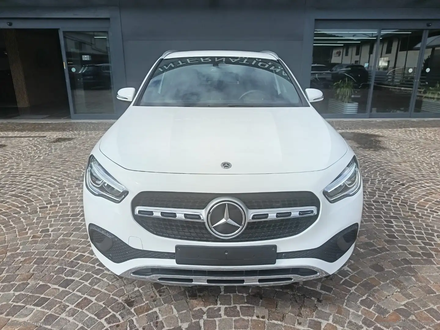 Mercedes-Benz GLA 180 GLA 200 d Automatic Progressive Advanced Weiß - 2