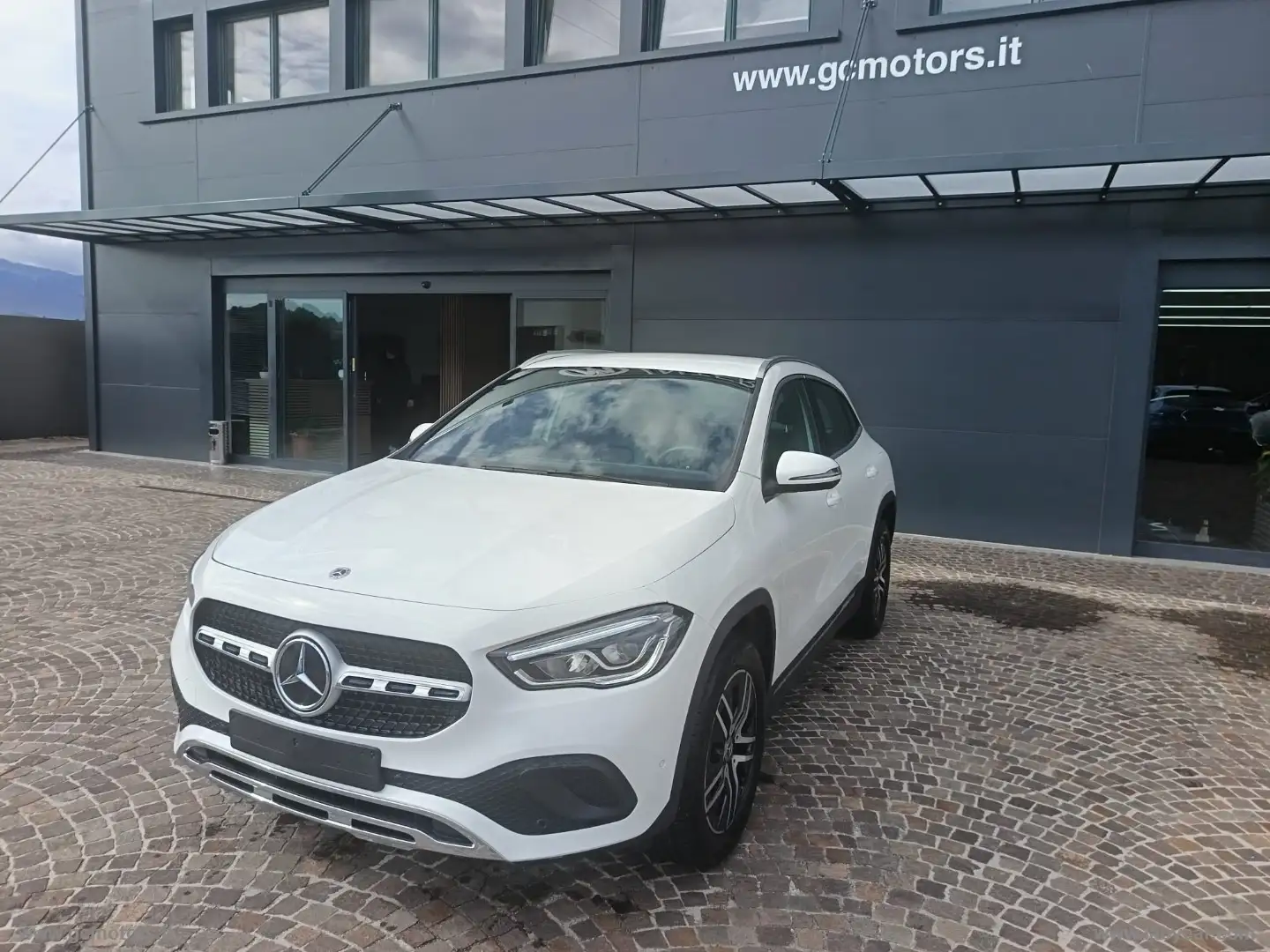 Mercedes-Benz GLA 180 GLA 200 d Automatic Progressive Advanced Weiß - 1