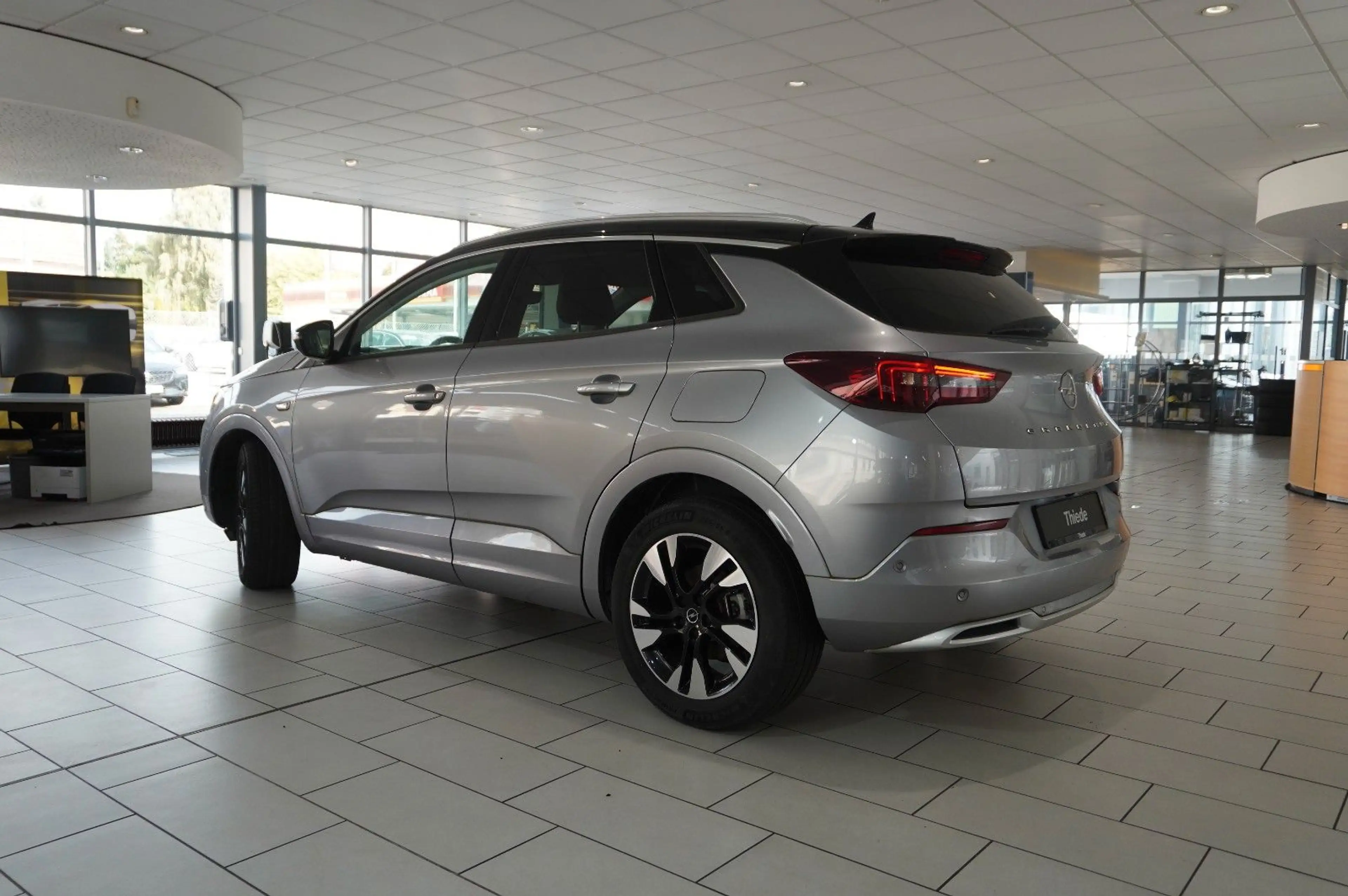 Opel Grandland X ULTIMATE 4HYBRID NAVI/LED/SPORT/SH — photo 12