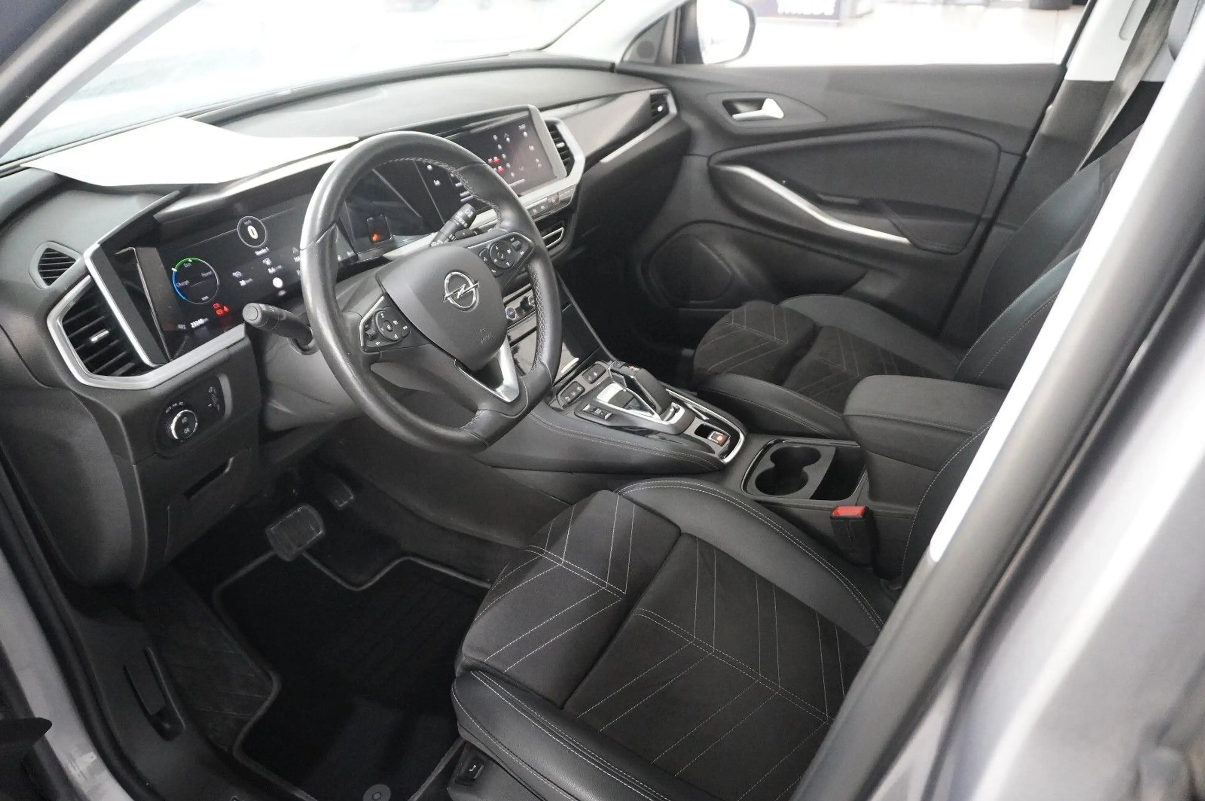 Opel Grandland X ULTIMATE 4HYBRID NAVI/LED/SPORT/SH — photo 15