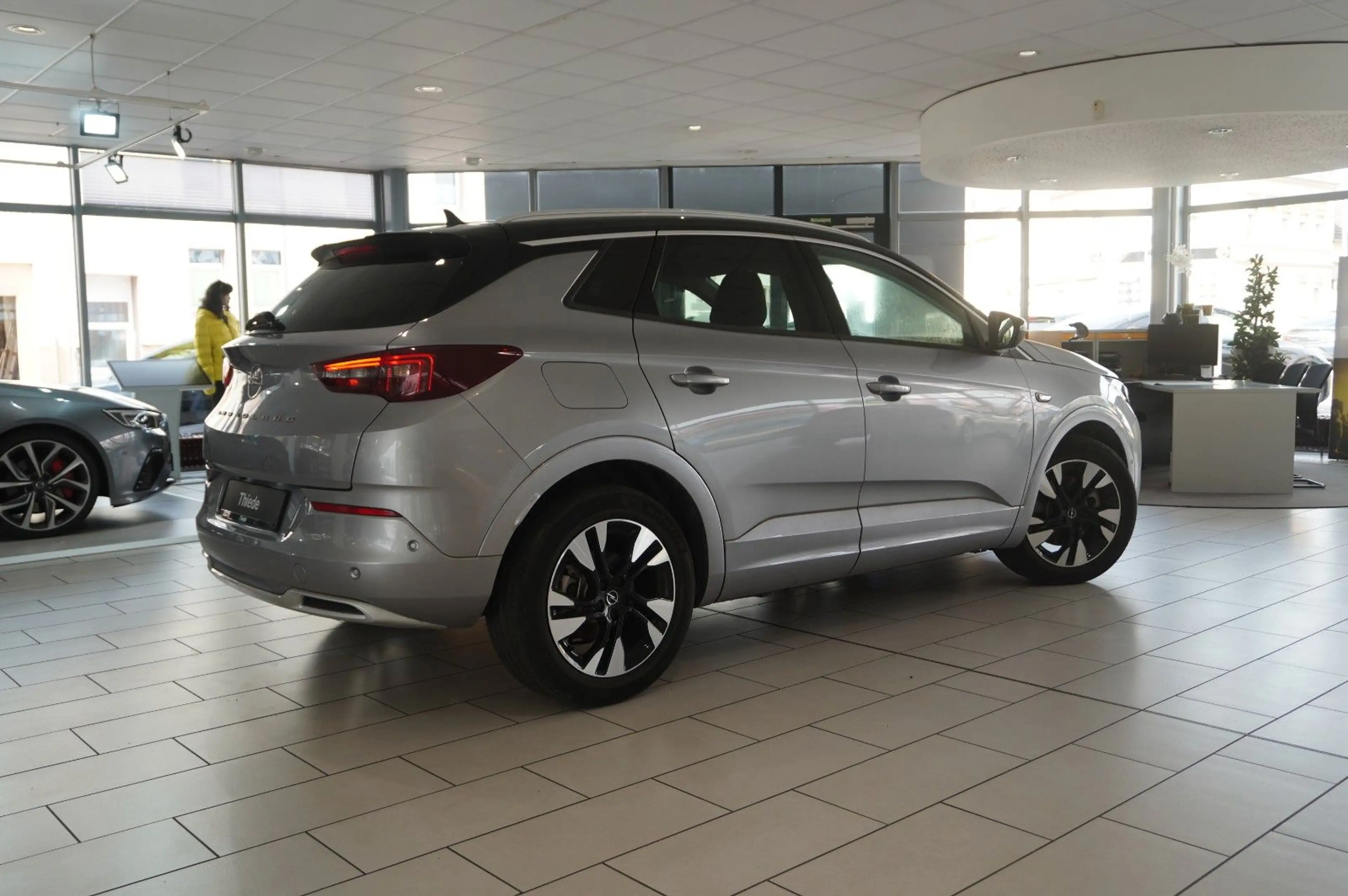 Opel Grandland X ULTIMATE 4HYBRID NAVI/LED/SPORT/SH — photo 9