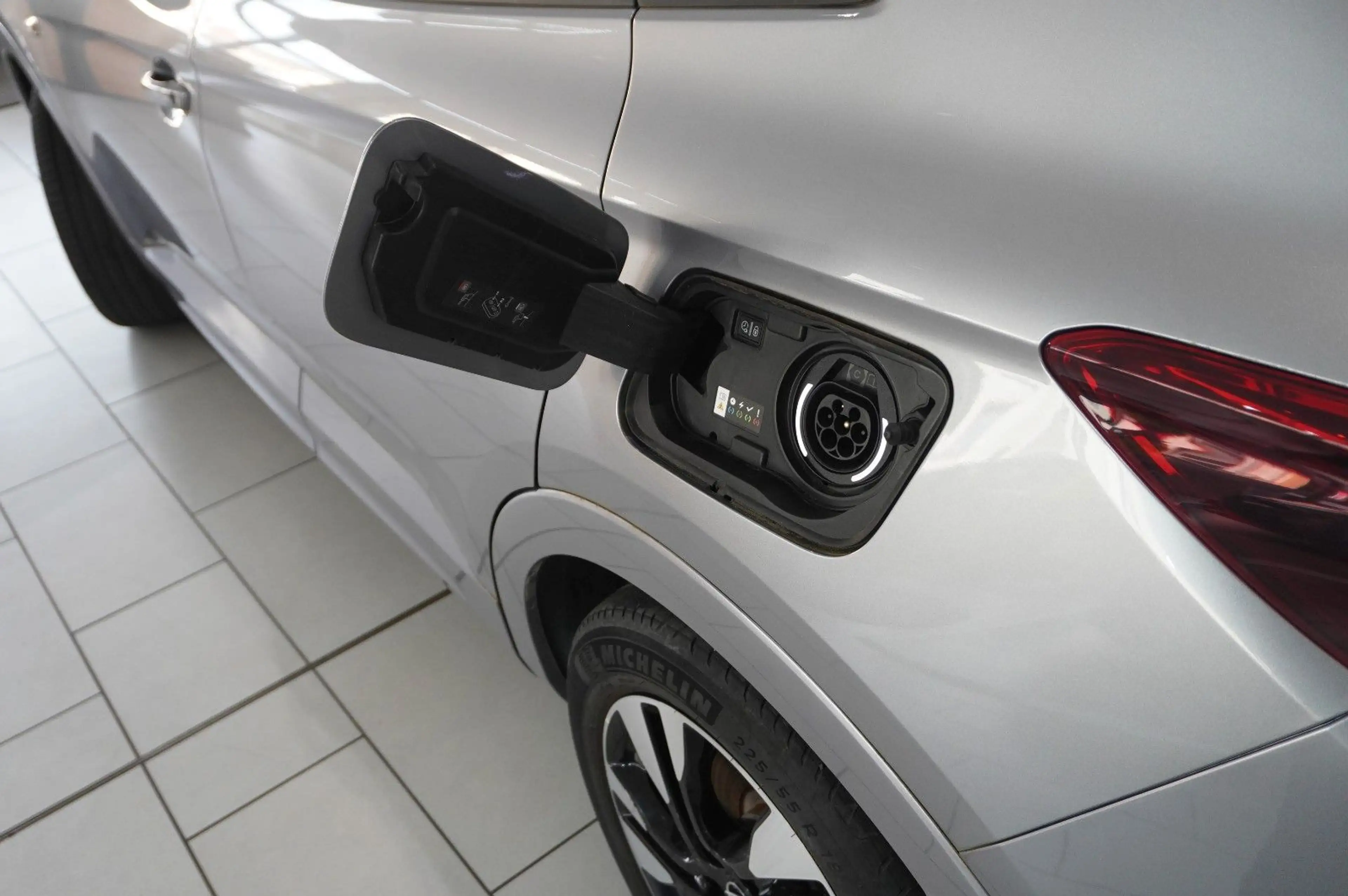 Opel Grandland X ULTIMATE 4HYBRID NAVI/LED/SPORT/SH — photo 11