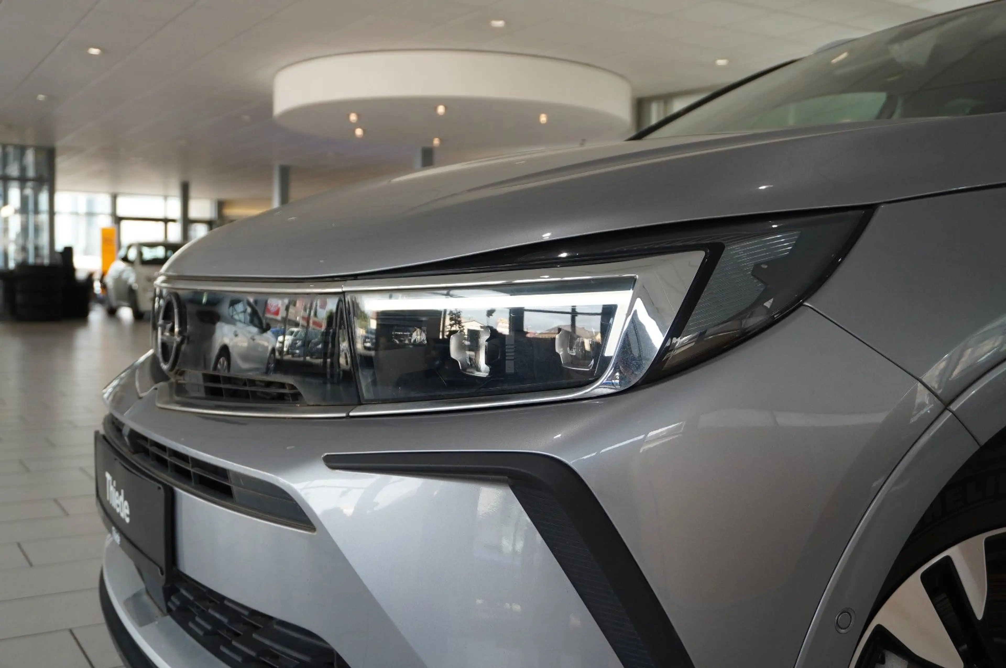 Opel Grandland X ULTIMATE 4HYBRID NAVI/LED/SPORT/SH — photo 5