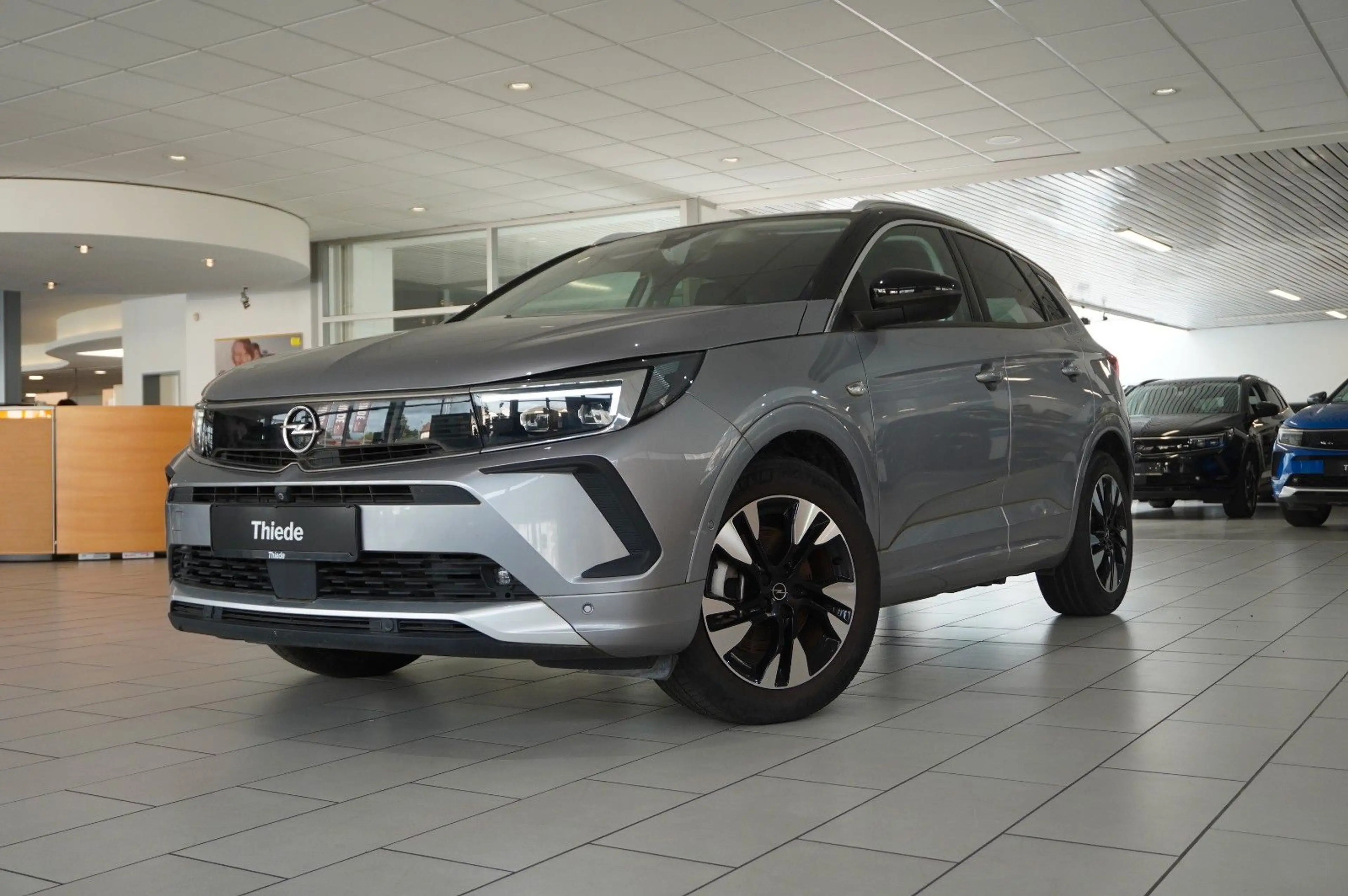 Opel Grandland X ULTIMATE 4HYBRID NAVI/LED/SPORT/SH — photo 4