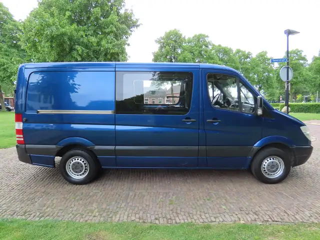 Mercedes-Benz Sprinter view 3