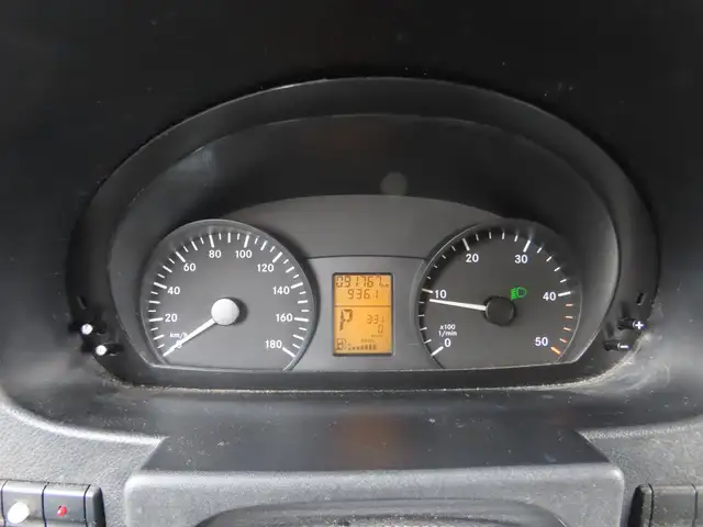 Mercedes-Benz Sprinter view 8