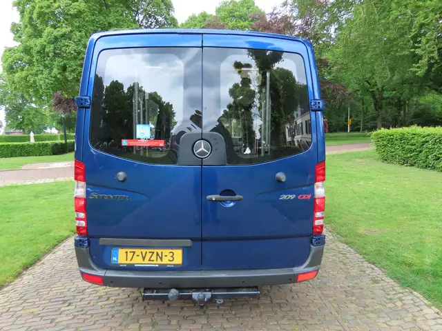 Mercedes-Benz Sprinter view 5