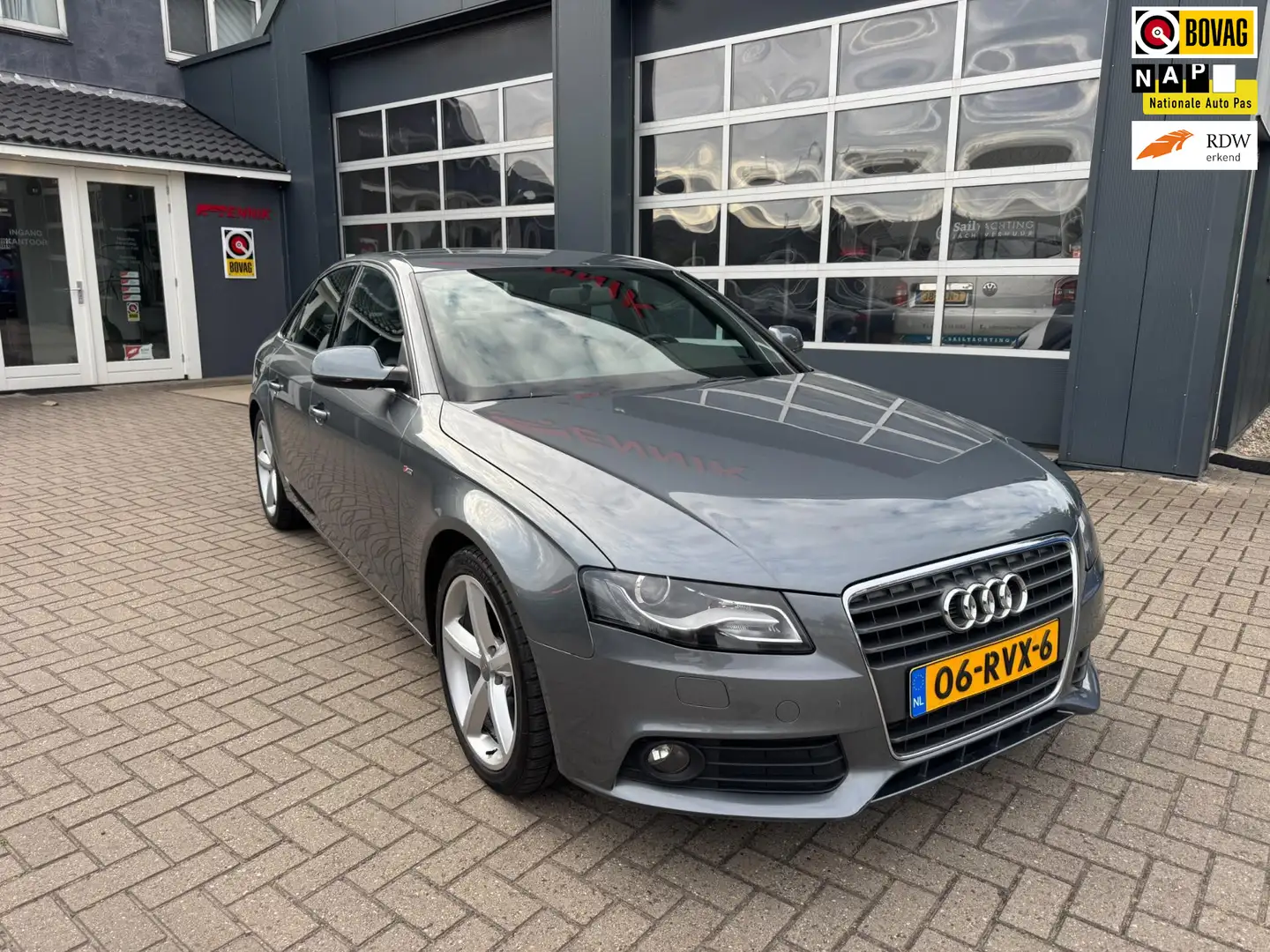 Audi A4 1.8 TFSI Pro Line S / Xenon / B&O / Trekhaak / Ver Grijs - 1
