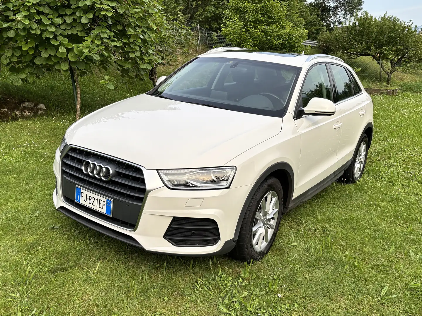 Audi Q3 2.0 tdi Business 120cv Bianco - 1