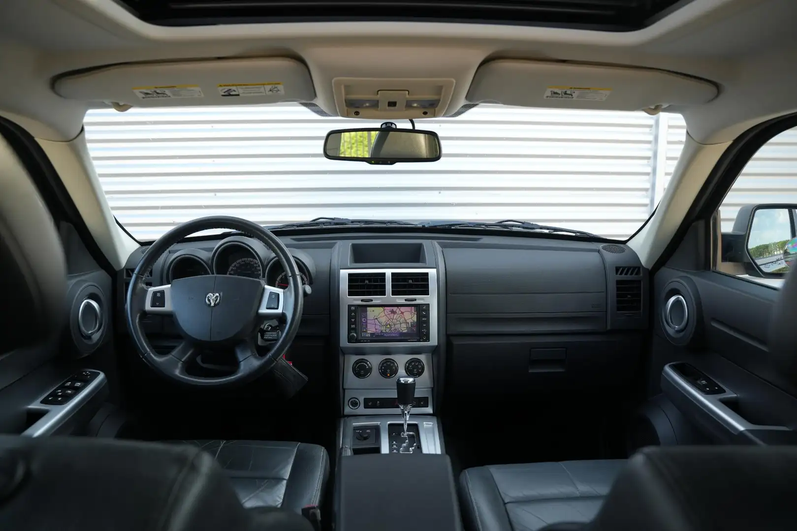 Dodge Nitro Schwarz - 2