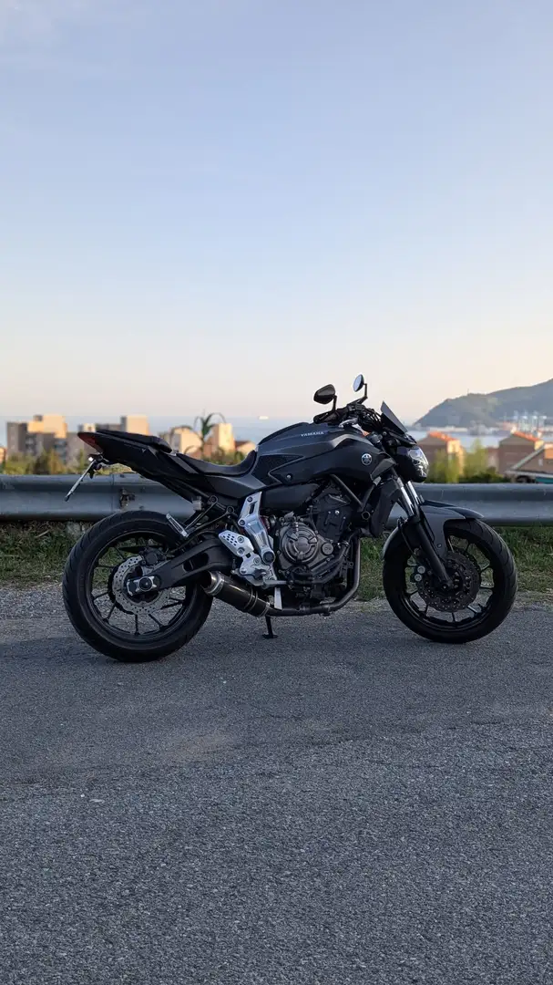 Yamaha MT-07 Nero - 2