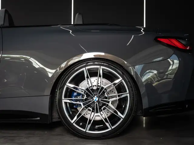 BMW M4 view 6