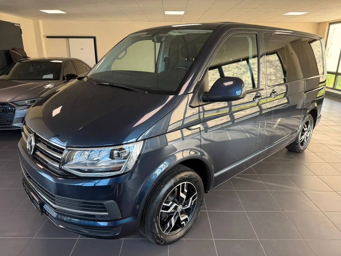 Volkswagen T6 Transporter T6 2.0 TDI DSG Kombi Rollstuhllift Blau - 1