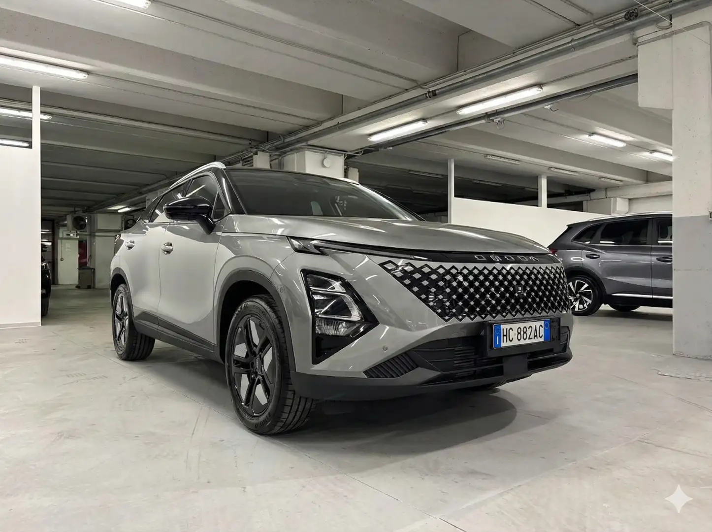 Omoda 5 1.6 TGDI 7DCT PURE ANCHE GPL Grau - 1