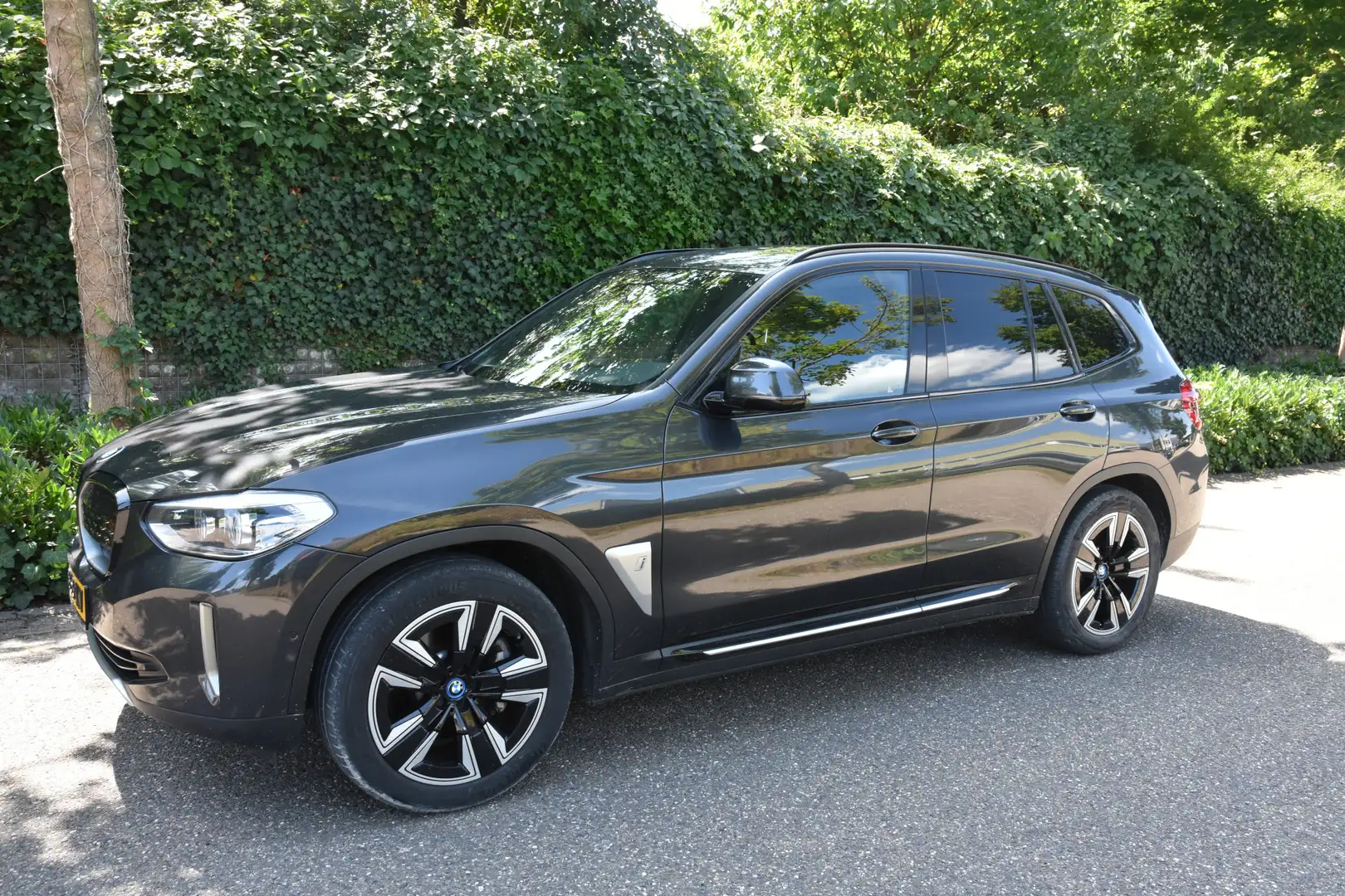 BMW iX3 Executive 80 kWh | TREKHAAK | PANORAMA DAK | LEDER Šedá - 2