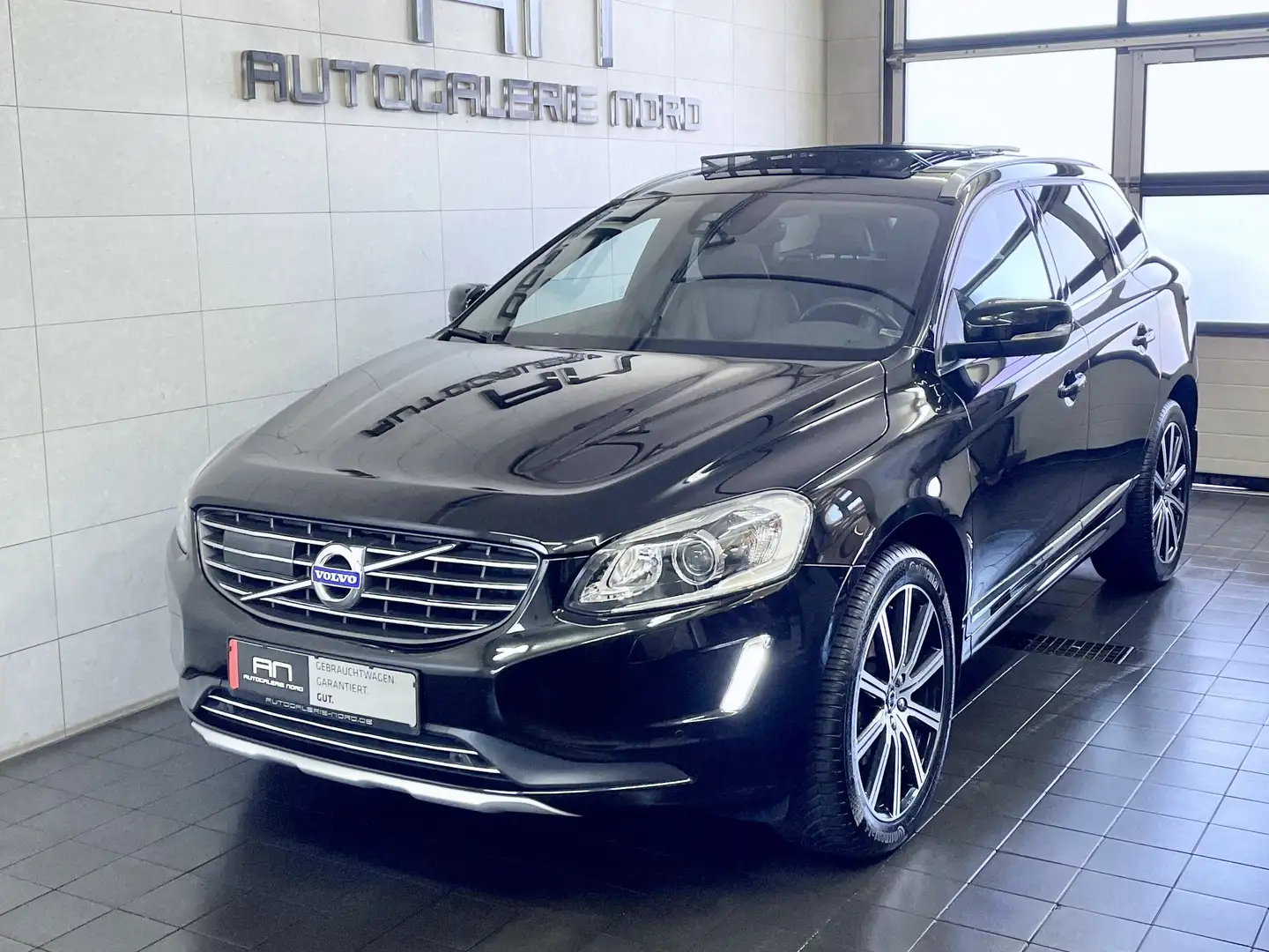 Volvo XC60 Linje Inscription AWD Pano+ACC+Leder Schwarz - 2