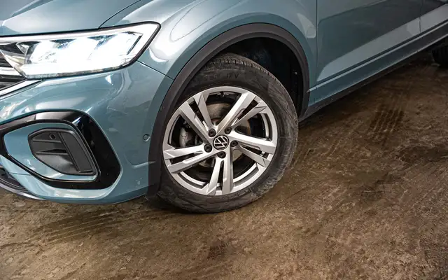 Volkswagen T-Roc view 5