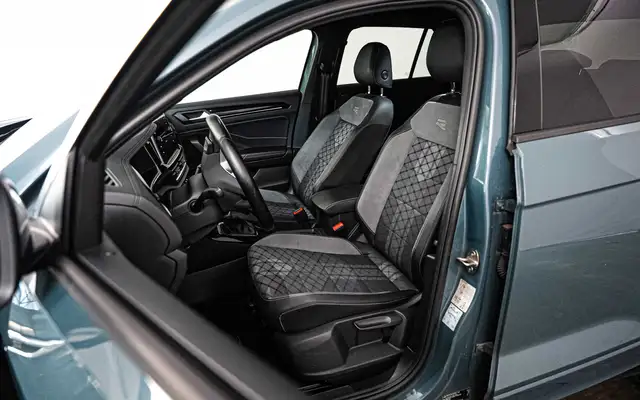 Volkswagen T-Roc view 8