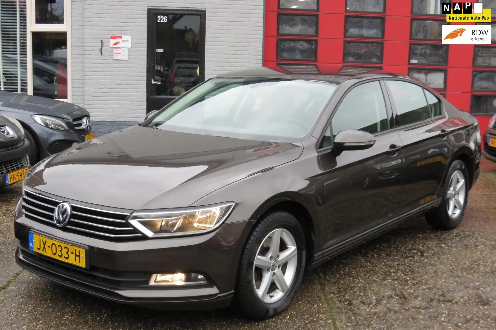 Volkswagen Passat 1.4 TSI, SEDAN , CR Contr, Trekhaak, LM Velg Bruin - 1
