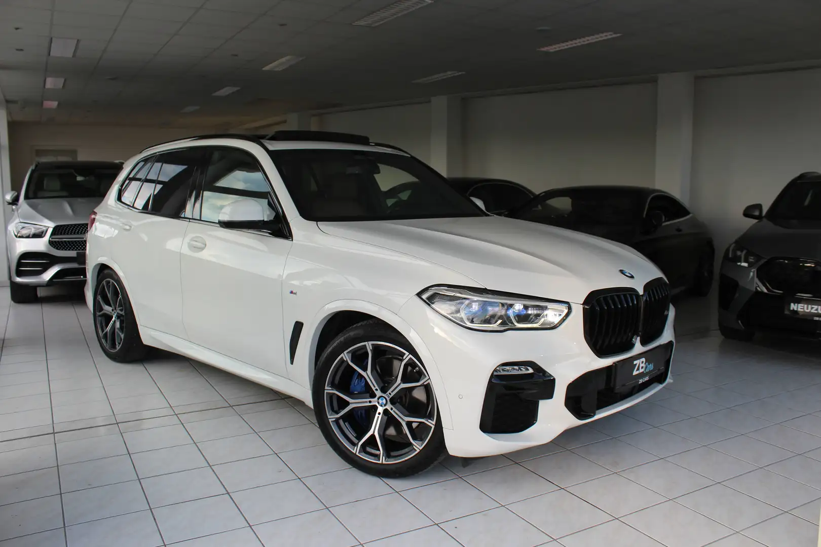 BMW X5 xDrive 30 d M Sport // MWST. // Night Vision // 360° Kamera // AHK // Harman Kardon Weiß - 1
