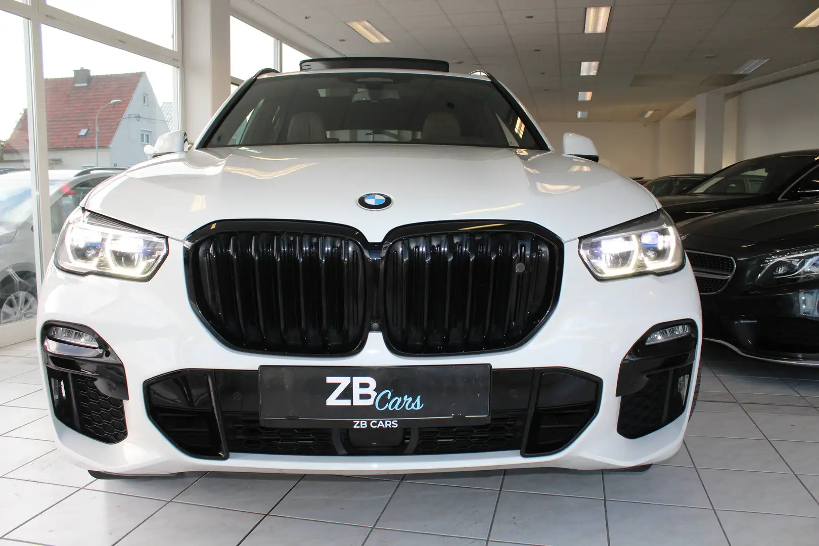 BMW X5 xDrive 30 d M Sport // MWST. // Night Vision // 360° Kamera // AHK // Harman Kardon Weiß - 2